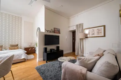 Telewizja i/lub zestaw kina domowego w obiekcie Luxury Apartment 76 by BookingHost
