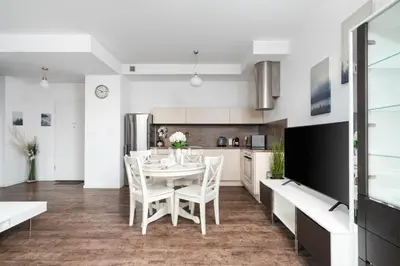 Kuchnia lub aneks kuchenny w obiekcie Golden Apartments Warsaw - Elegant City Stay, Kolejowa
