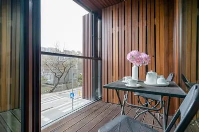 Balkon lub taras w obiekcie Golden Apartments Warsaw - Elegant City Stay, Kolejowa