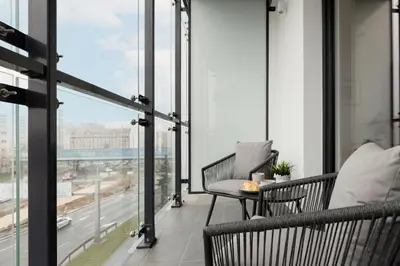 Część wypoczynkowa w obiekcie Business Apartments Kasprzaka by Noclegi Renters