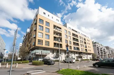 Budynek, w którym mieści się apartament