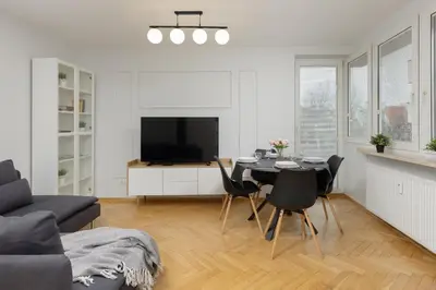 Telewizja i/lub zestaw kina domowego w obiekcie Warsaw Old Town Apartments by Noclegi Renters