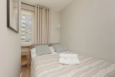 Łóżko lub łóżka w pokoju w obiekcie Aleja Jana Pawła II Studio Warsaw by Noclegi Renters