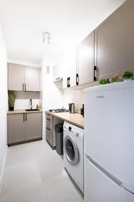 Kuchnia lub aneks kuchenny w obiekcie ClickTheFlat Warsaw Breweries Apart Rooms