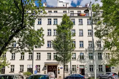 Budynek, w którym mieści się apartament
