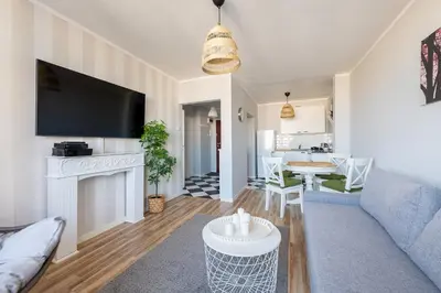 Telewizja i/lub zestaw kina domowego w obiekcie Maklakiewicza 17 - 700m od szpitala MSWiA - 4km do Lotniska Chopina - mały balkon - Piękny widok na centrum Warszawy