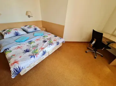Łóżko lub łóżka w pokoju w obiekcie 10Q - Z6 Apartment 601