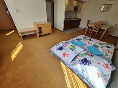 Łóżko lub łóżka w pokoju w obiekcie 10Q - Z6 Apartment 601