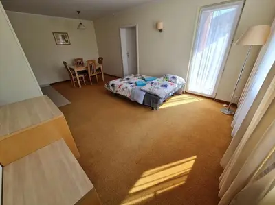 Łóżko lub łóżka w pokoju w obiekcie 10Q - Z6 Apartment 601