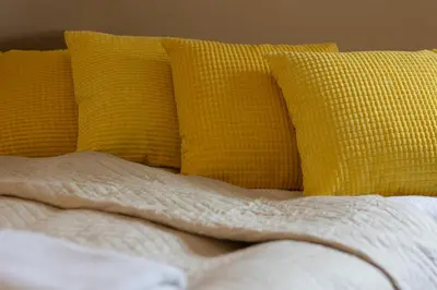 Łóżko lub łóżka w pokoju w obiekcie Metro Racławicka Cozy Studio Apartment by Noclegi Renters