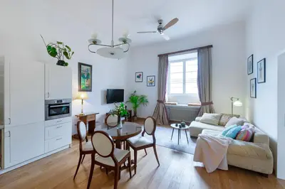Telewizja i/lub zestaw kina domowego w obiekcie Grand Theatre Premium Apartment. Super central.
