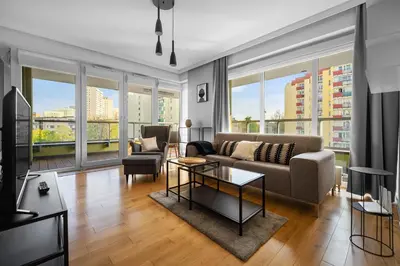 Część wypoczynkowa w obiekcie Ostrobramska 126 Praga Apartment by BookingHost
