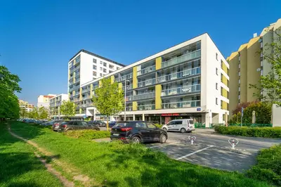 Budynek, w którym mieści się apartament