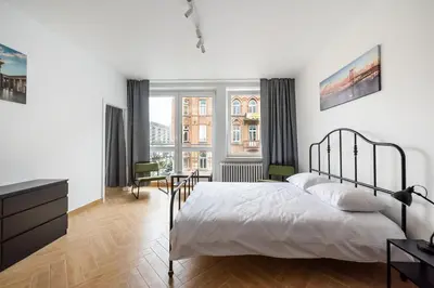 Łóżko lub łóżka w pokoju w obiekcie Marszałkowska White & Black Apartment by BookingHost