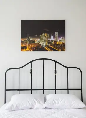 Łóżko lub łóżka w pokoju w obiekcie Marszałkowska White & Black Apartment by BookingHost