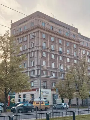Budynek, w którym mieści się apartament
