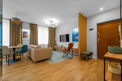 Telewizja i/lub zestaw kina domowego w obiekcie Elektoralna Comfort Apartment by BookingHost