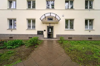 Fasada lub wejście do obiektu Elektoralna Comfort Apartment by BookingHost