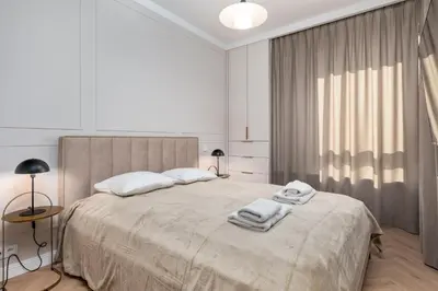 Łóżko lub łóżka w pokoju w obiekcie Aleja Solidarności 60B (B) by Homeprime