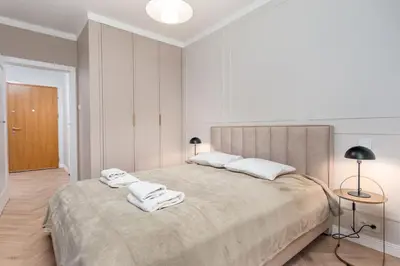 Łóżko lub łóżka w pokoju w obiekcie Aleja Solidarności 60B (B) by Homeprime